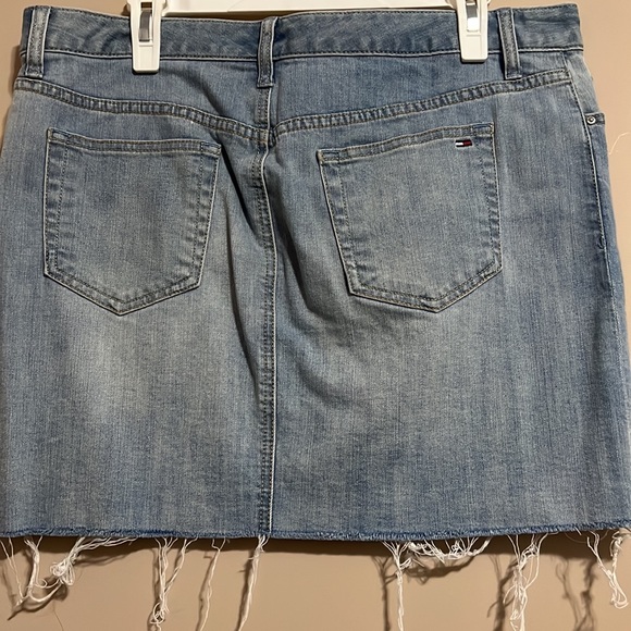 Tommy Hilfiger Jean skirt- size 12 - Picture 2 of 3